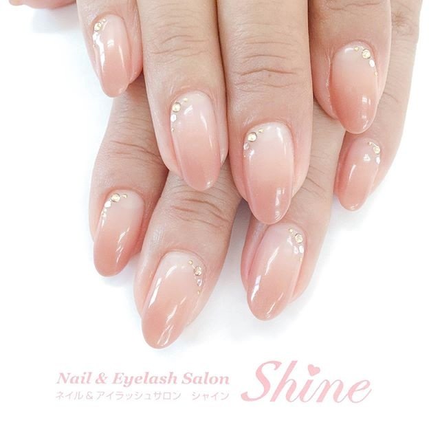 オールシーズン ハンド シンプル グラデーション ベージュ Nail Eyelash Salon Shineのネイル デザイン No 4569208 ネイルブック