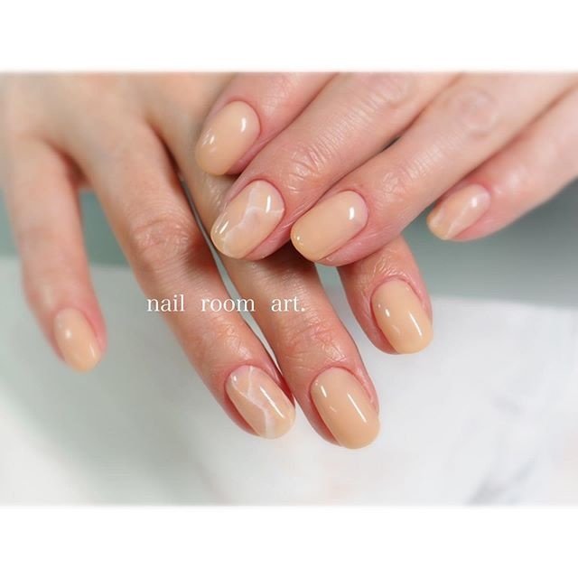 オールシーズン オフィス ハンド 大理石 ベージュ Nail Room Art のネイルデザイン No 4569674 ネイルブック