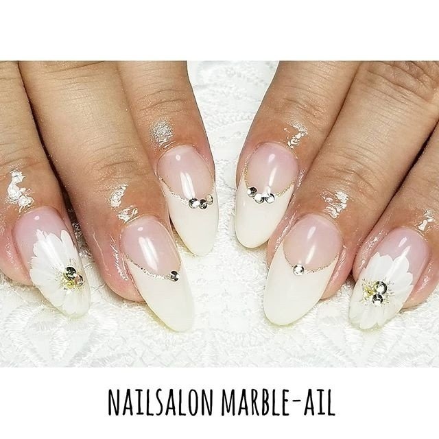 オールシーズン ハンド フレンチ フラワー ショート 葛西 マーブルアイル Nailsalon Marble Ail のネイル デザイン No ネイルブック