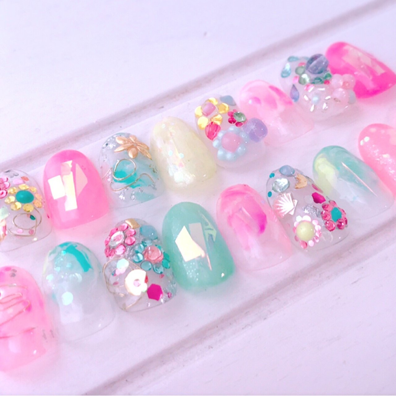 オールシーズン 成人式 卒業式 ブライダル ハンド Nail Deco Monaria のネイルデザイン No ネイルブック