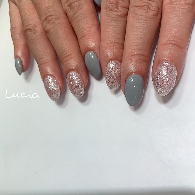 オールシーズン ハンド ラメ ワンカラー ミディアム ルチアのネイルデザイン No ネイルブック