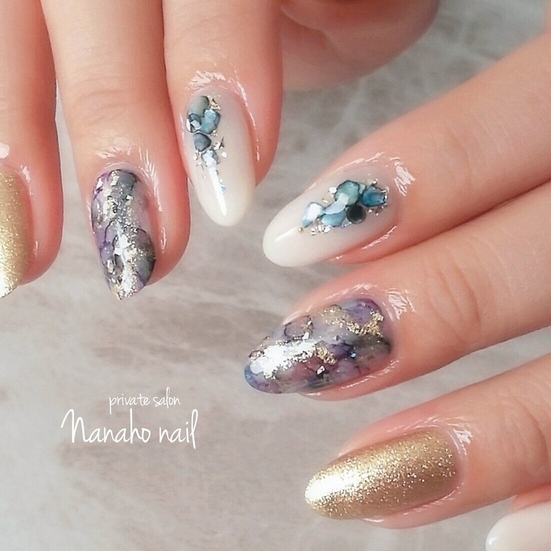 ハンド ニュアンス ホワイト ブラック ゴールド Nanaho Nail 大阪府八尾市 のネイルデザイン No ネイルブック