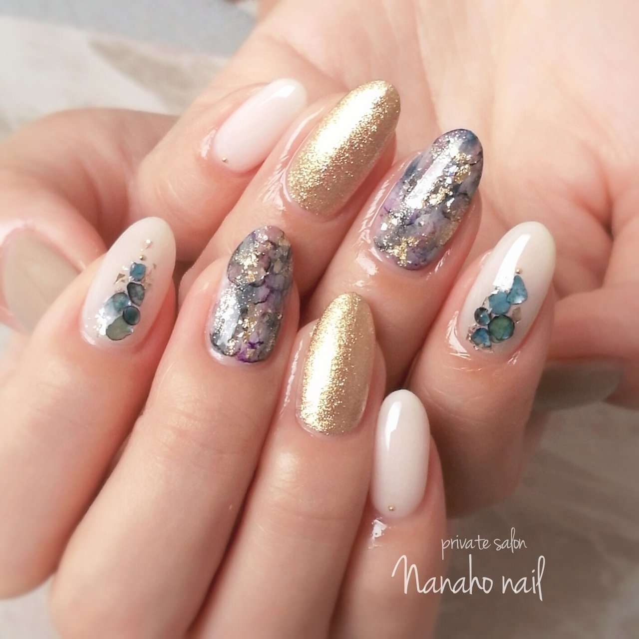 ハンド ニュアンス ホワイト ブラック ゴールド Nanaho Nail 大阪府八尾市 のネイルデザイン No ネイルブック