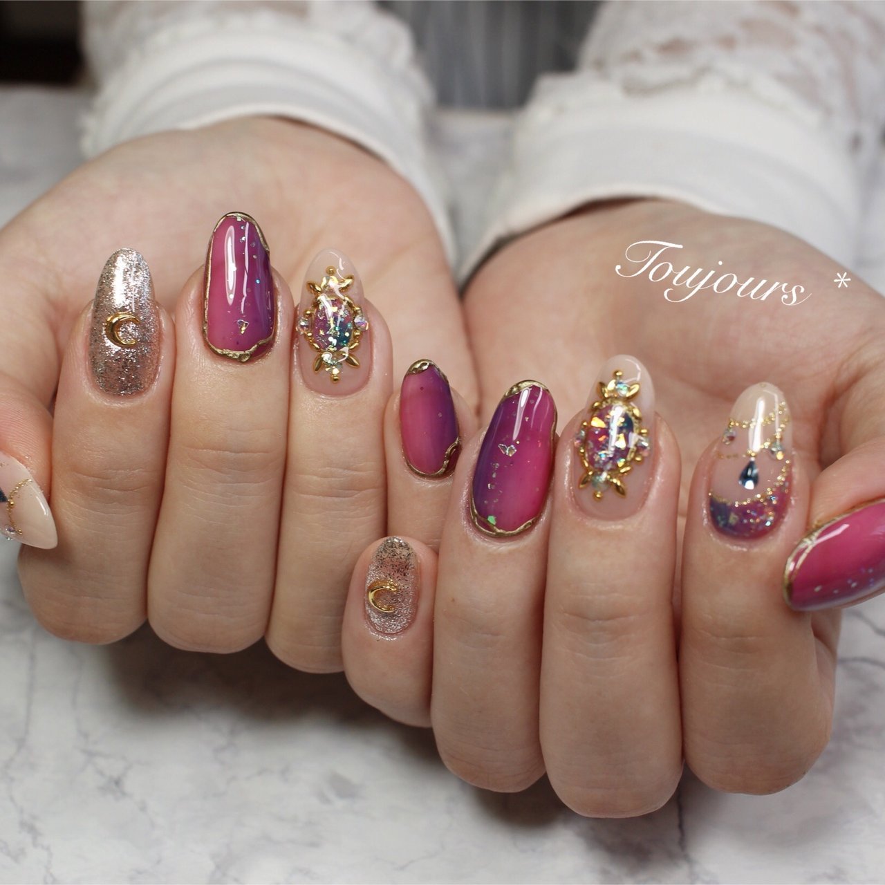 ハンド グラデーション ラメ ロング ベージュ Toujours Nailsalonのネイルデザイン No ネイルブック