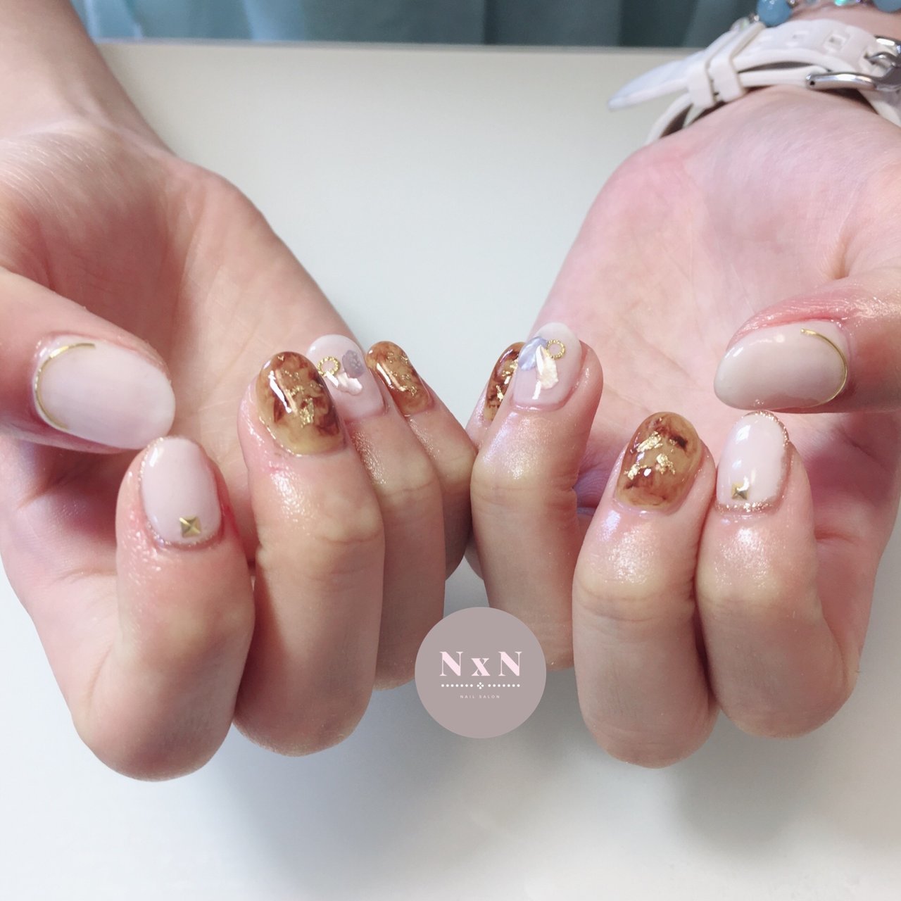 秋 ハンド シンプル シェル べっ甲 Nail Salon N N Naoのネイルデザイン No ネイルブック