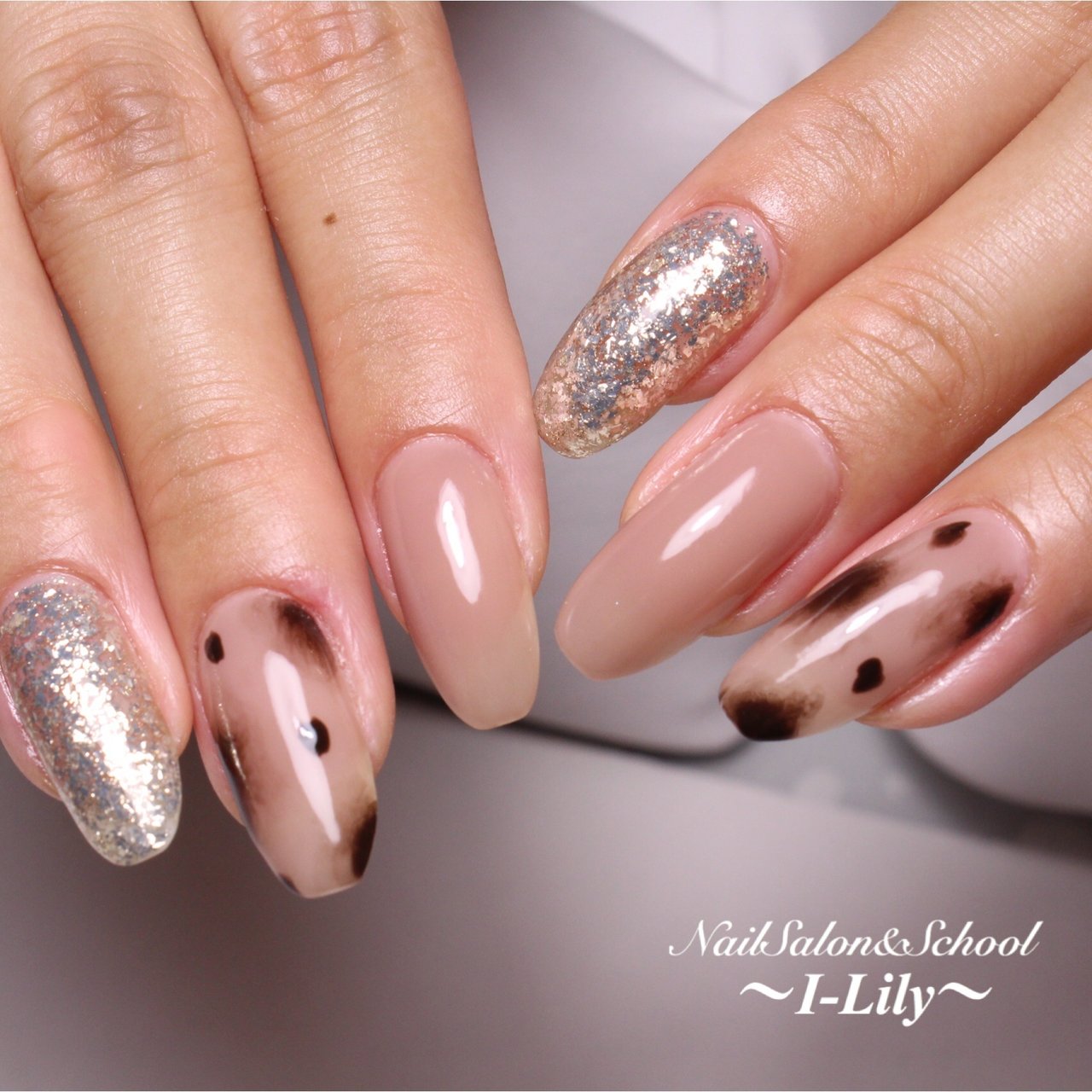 秋 オールシーズン ハンド ラメ ワンカラー Nailsalon School I Lily アイ リリーのネイルデザイン No ネイルブック