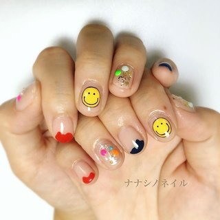 21年 新着順 ベージュ カラフル ニコちゃんネイルのネイルデザイン ネイルブック