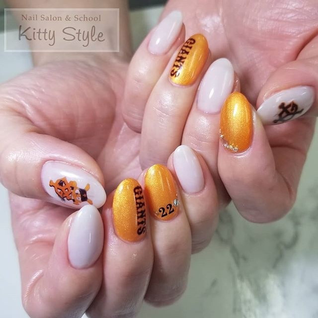 ハンド ホワイト オレンジ ブラック Kittystyleのネイルデザイン No ネイルブック