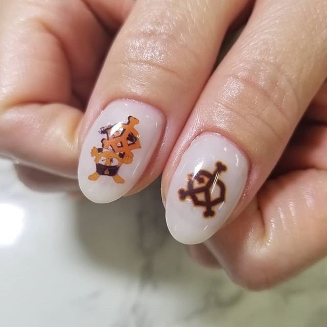 ハンド ホワイト オレンジ ブラック Kittystyleのネイルデザイン No ネイルブック