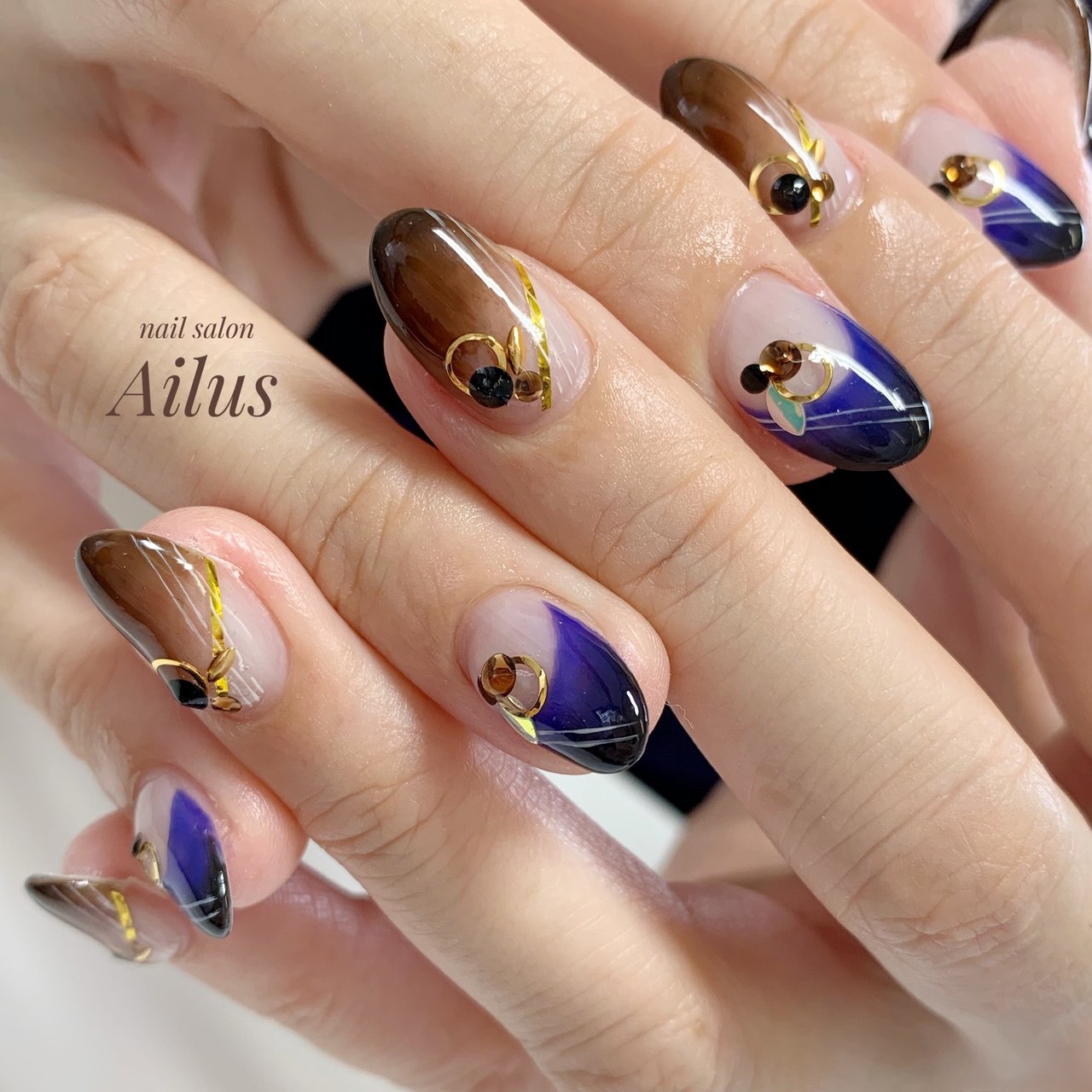 秋 ハンド フレンチ グラデーション ビジュー Nail Salon Ailusのネイルデザイン No ネイルブック