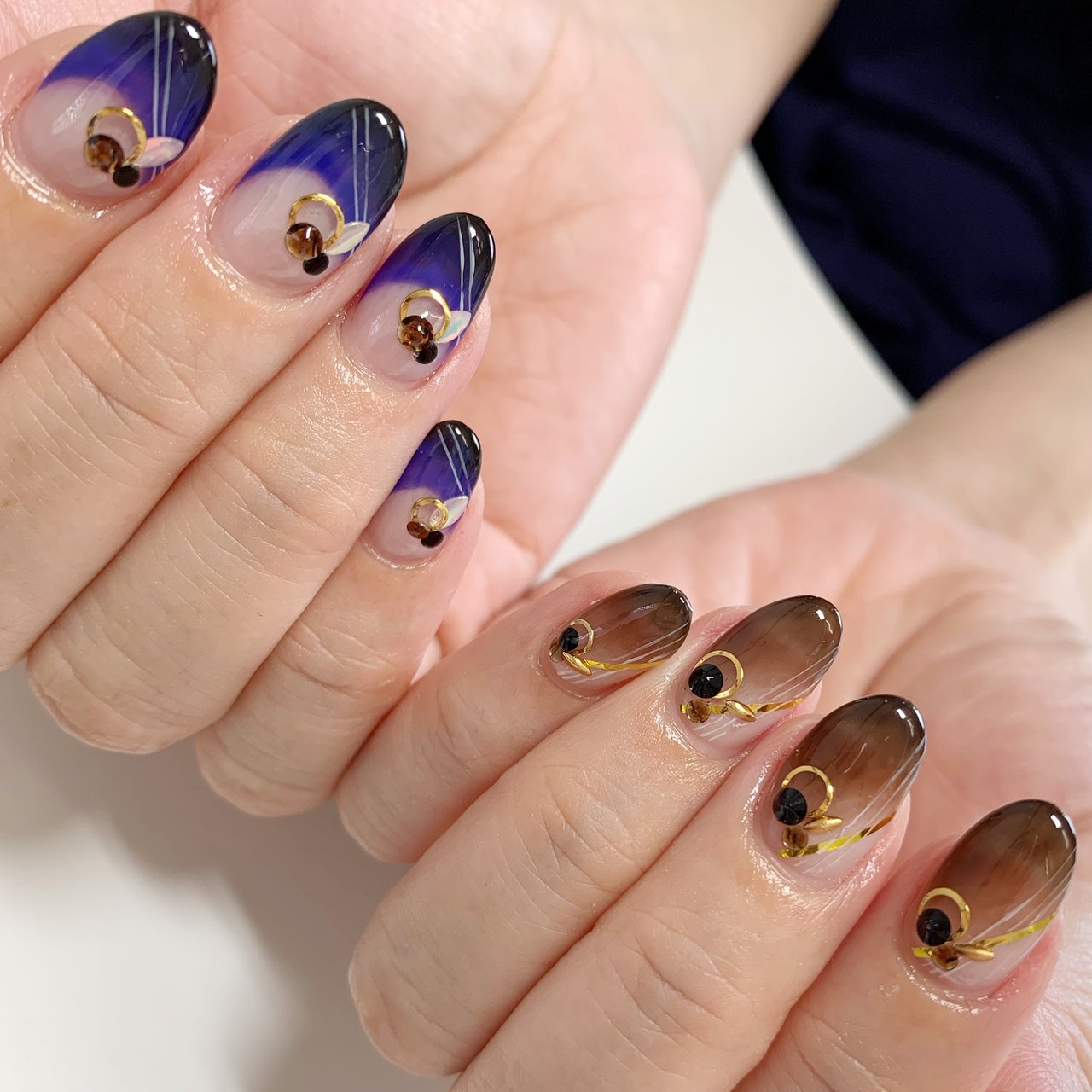 秋 ハンド フレンチ グラデーション ビジュー Nail Salon Ailusのネイルデザイン No ネイルブック