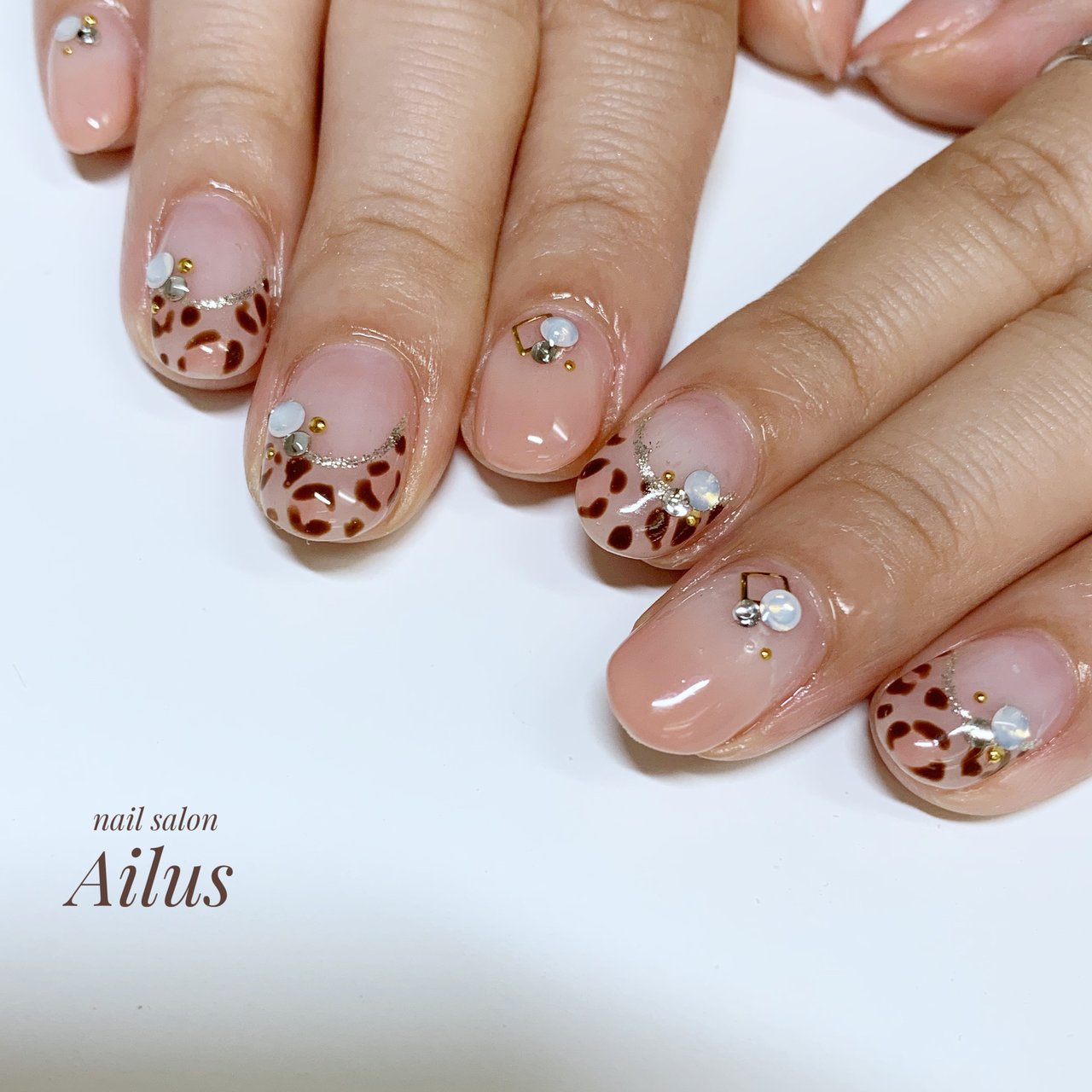 秋 ハンド フレンチ アニマル柄 ベージュ Nail Salon Ailusのネイルデザイン No 4634875 ネイルブック