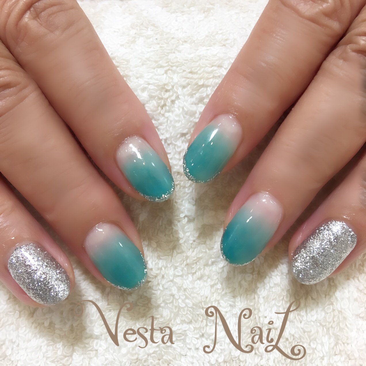 ハンド グラデーション ミディアム ターコイズ シルバー Vesta Nailのネイルデザイン No ネイルブック