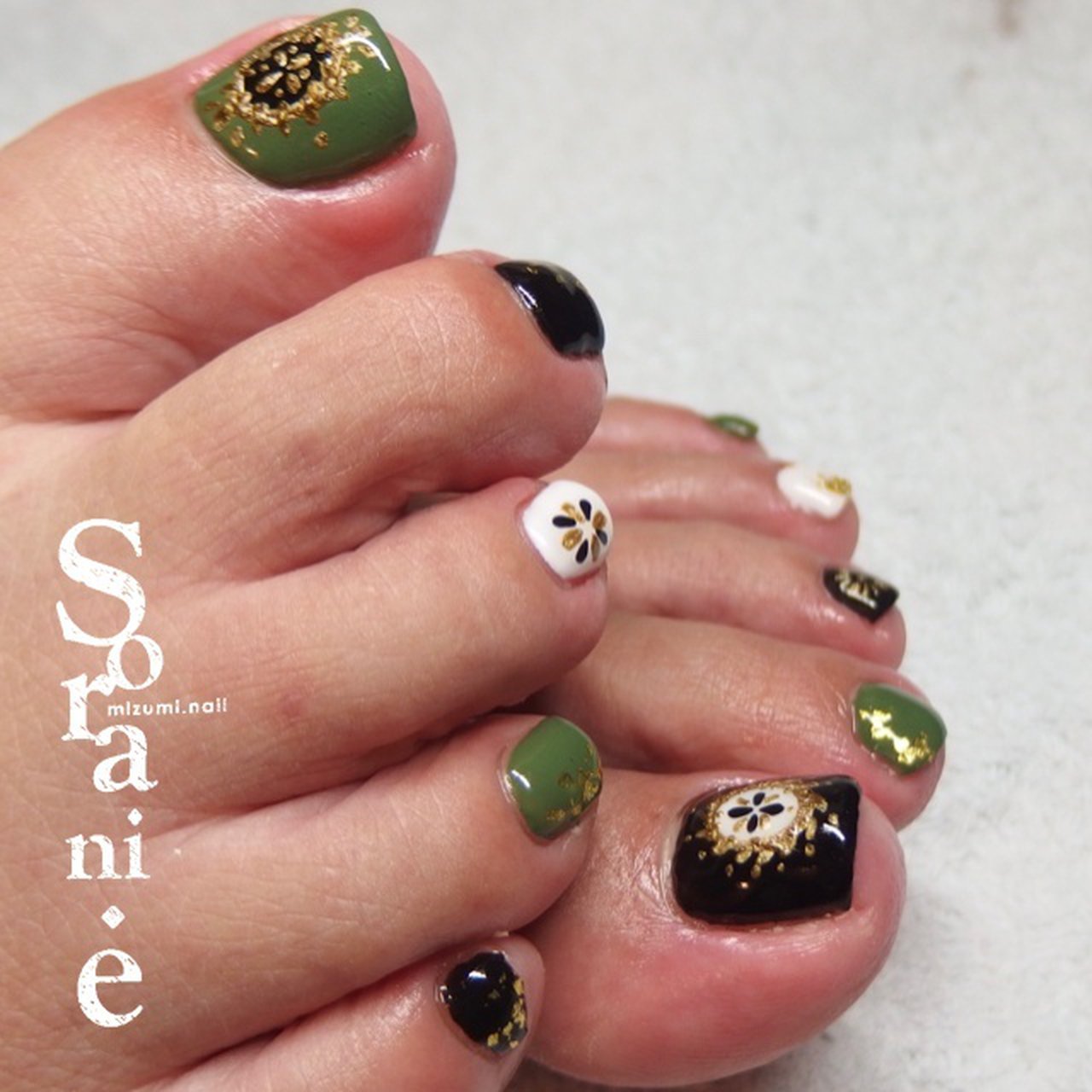 フット ショート グリーン ブラック ゴールド Mizumi Sorani E のネイルデザイン No 464 ネイルブック