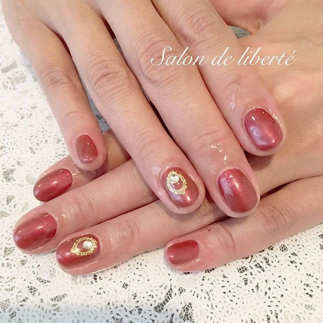 シンプル ワンカラー ビジュー レッド ボルドー 旭市ネイルサロン リベルテ Salon De Liberte アイラッシュ匝瑳市ネイルサロンの ネイルデザイン No ネイルブック