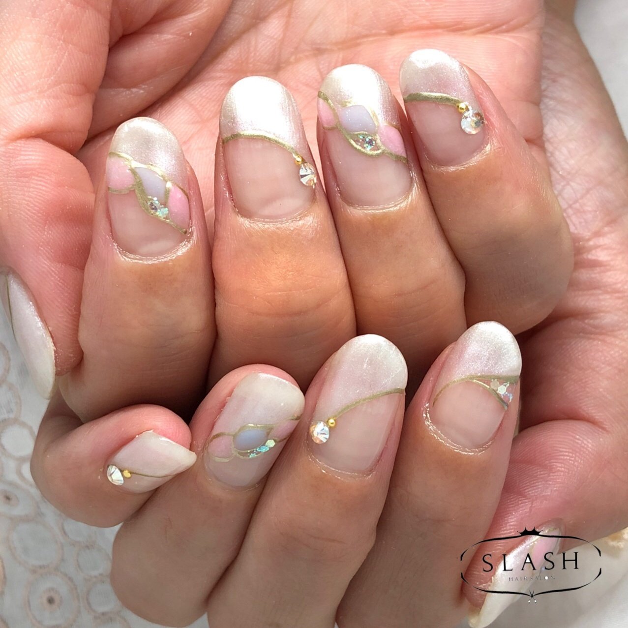 オールシーズン ハンド 変形フレンチ ミディアム ホワイト Slash Nail Tsukiyamaのネイルデザイン No ネイル ブック