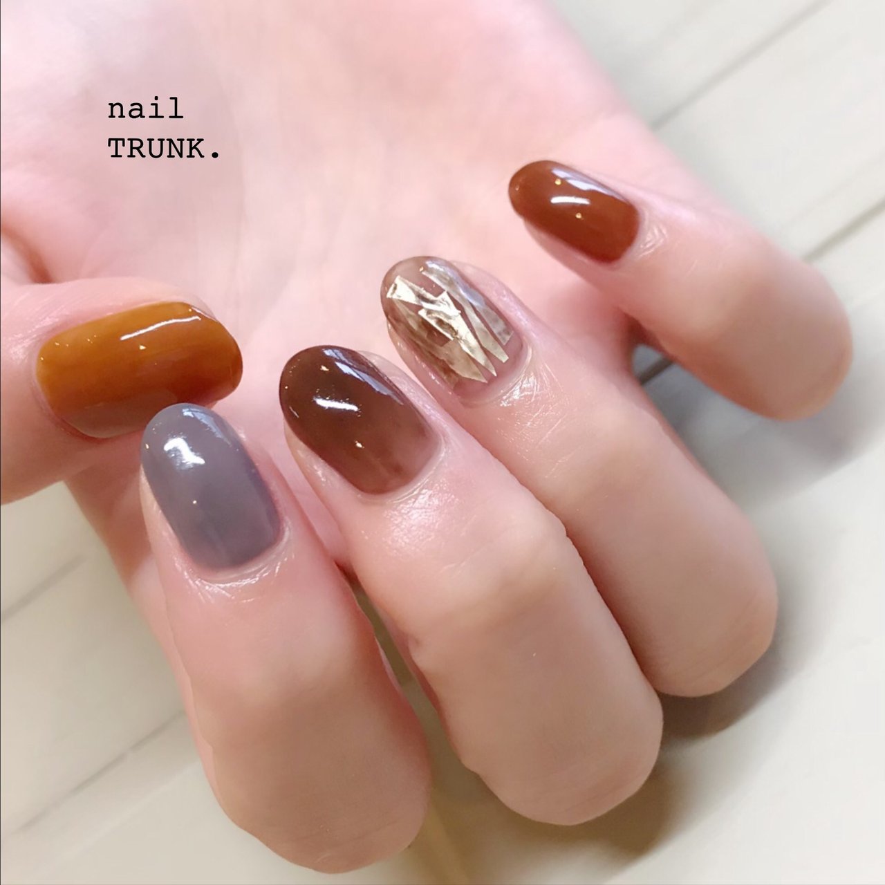 秋 冬 ハンド ワンカラー ホイル Nail Trunkのネイルデザイン No ネイルブック