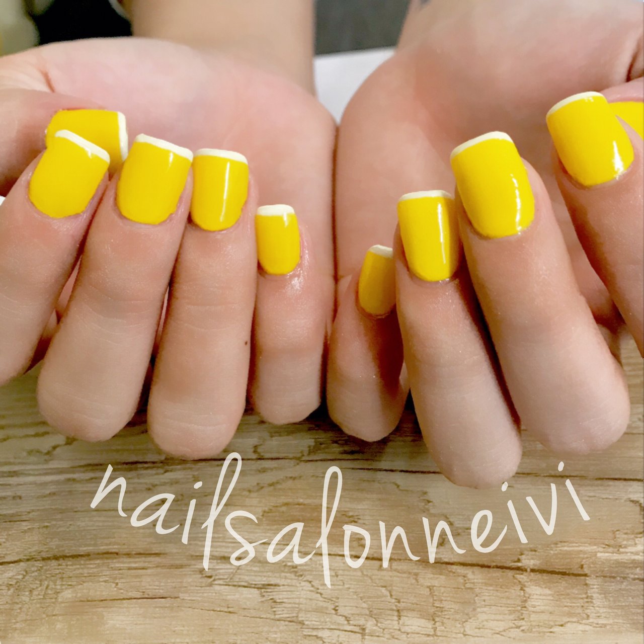 オールシーズン ハンド ミディアム イエロー スカルプチュア Nailsalon Neiviのネイルデザイン No ネイルブック