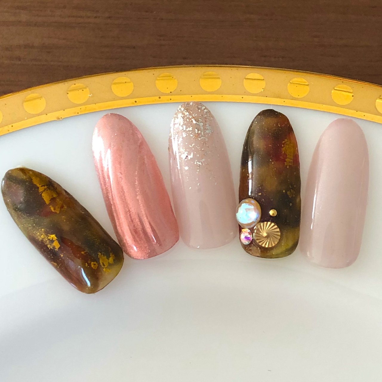 秋 べっ甲 ジェル ネイルチップ Nailsalondaisyのネイルデザイン No ネイルブック