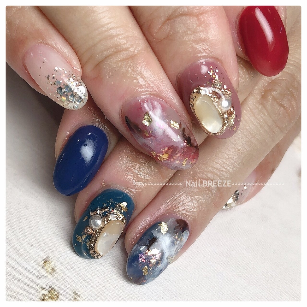 オールシーズン ハンド ミディアム レッド ネイビー Nail Breezeのネイルデザイン No ネイルブック