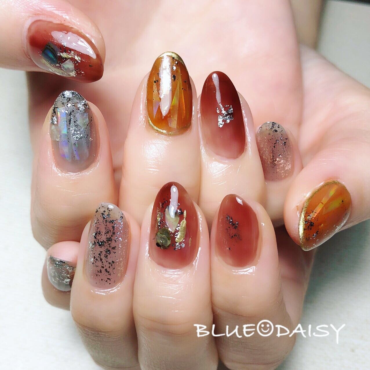 秋 冬 ラメ シェル ニュアンス Blue Daisyのネイルデザイン No ネイルブック