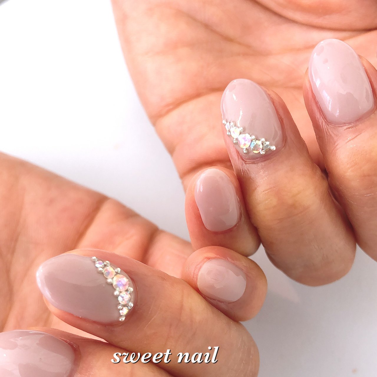 秋 ハンド シンプル ショート グレージュ 伊勢崎ネイルサロンsweetのネイルデザイン No ネイルブック