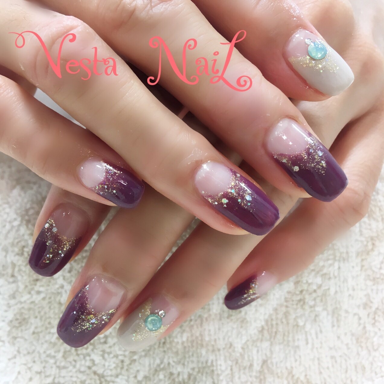 秋 冬 ハンド フレンチ ホログラム Vesta Nailのネイルデザイン No ネイルブック