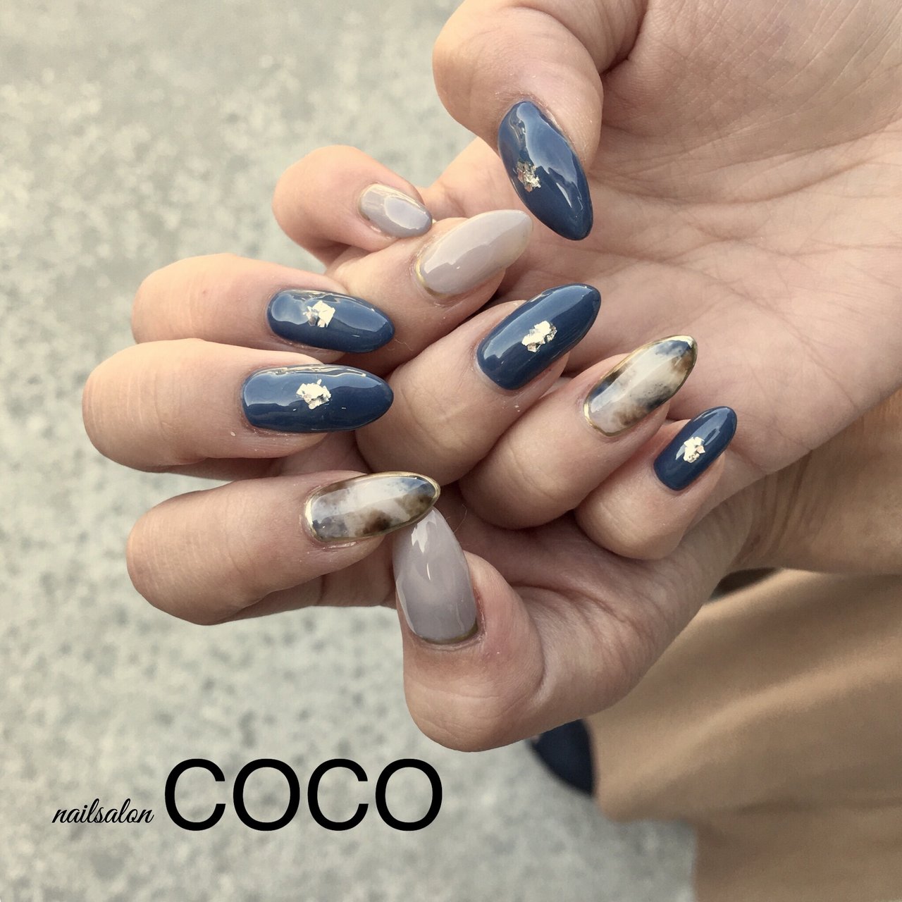 秋 冬 ニュアンス ネイビー グレージュ Cocoのネイルデザイン No 4658060 ネイルブック