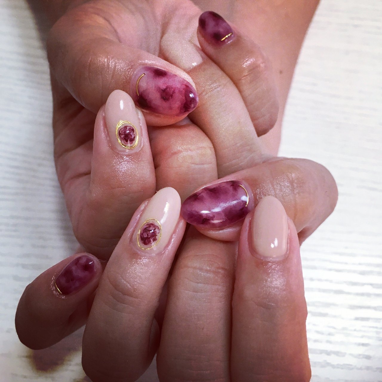 タイダイ 大理石 マーブル ベージュ ボルドー Msusieのネイルデザイン No ネイルブック