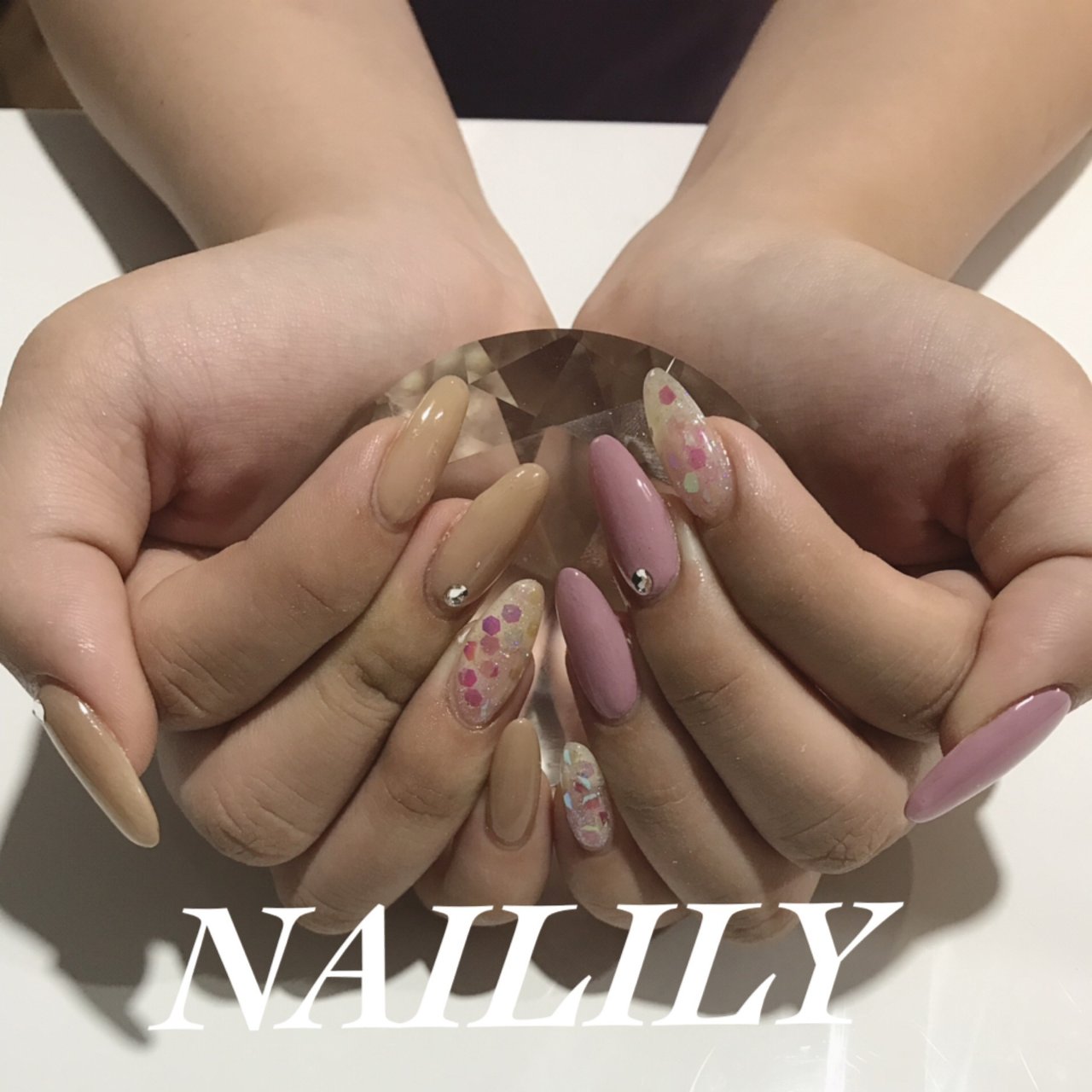 秋 ハンド シンプル ロング ベージュ Naililyのネイルデザイン No ネイルブック