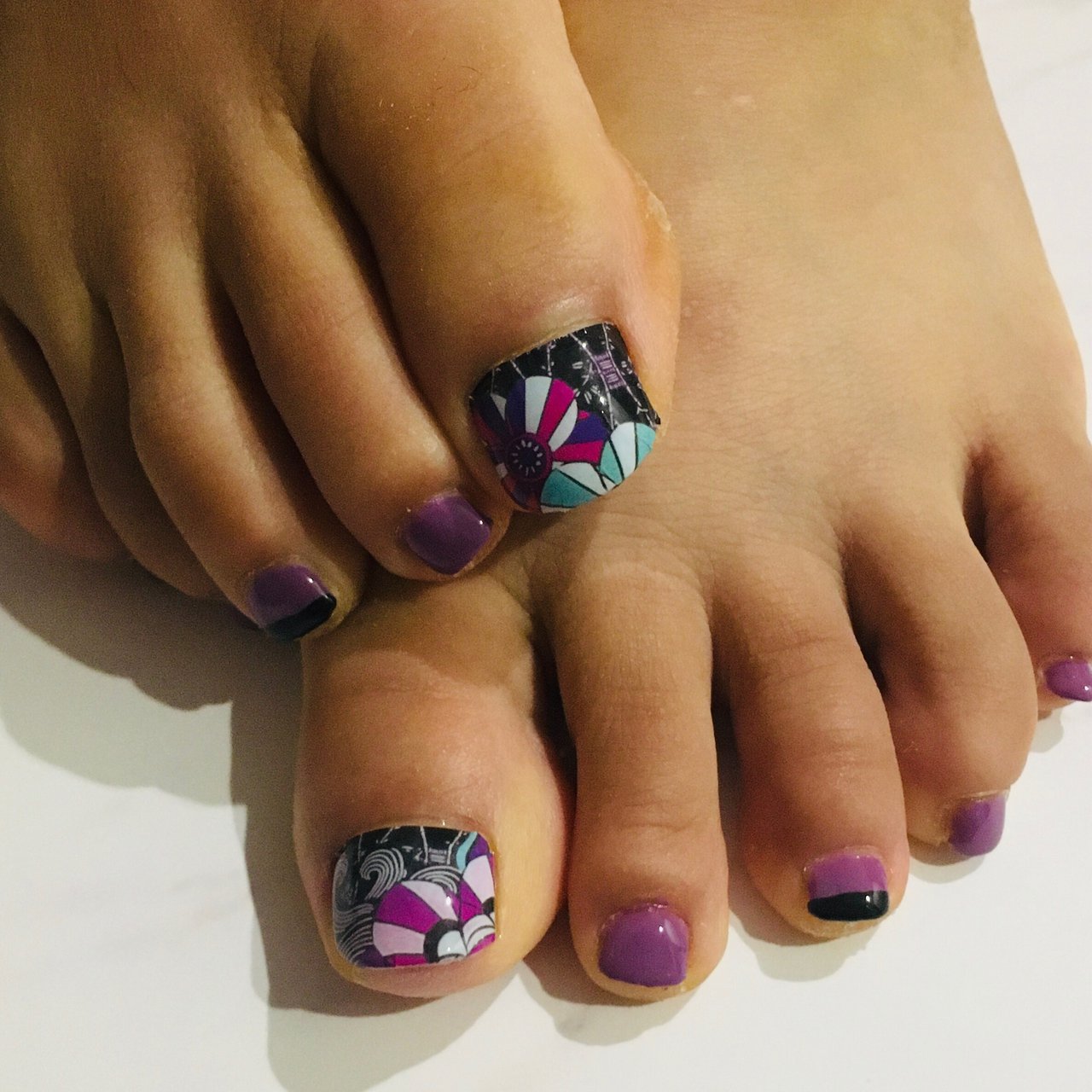 フット フレンチ フラワー ピンク ブラック Moani ネイルとアロマのお店 のネイルデザイン No ネイルブック