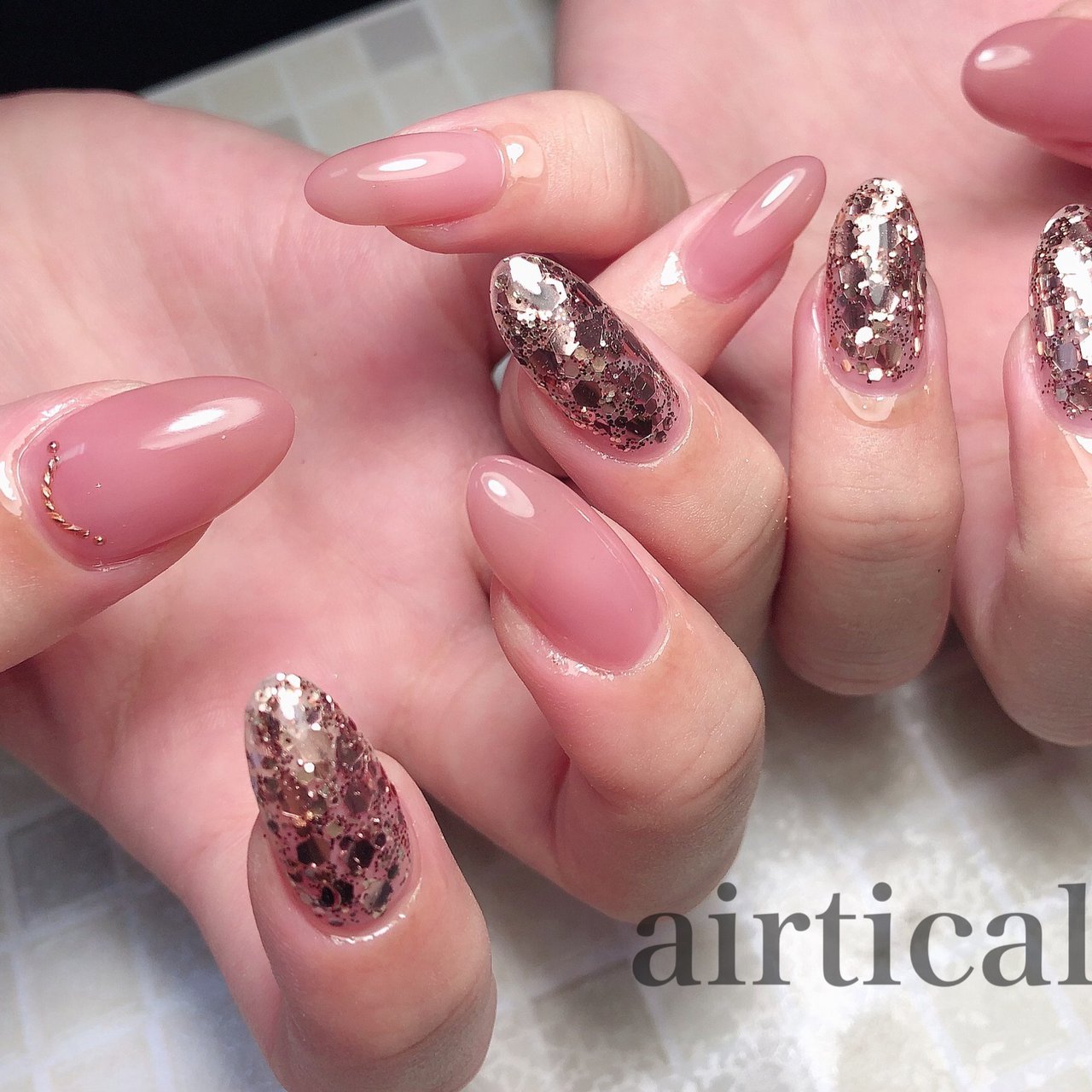 オールシーズン ハンド シンプル ホログラム ラメ Sakuのネイルデザイン No ネイルブック