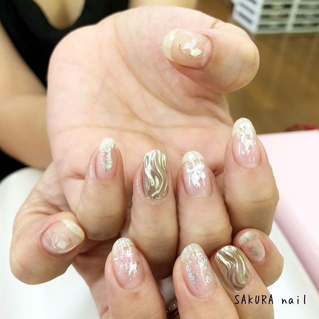 オールシーズン ハンド ニュアンス ホイル ミラー Sakura Nailのネイルデザイン No ネイルブック