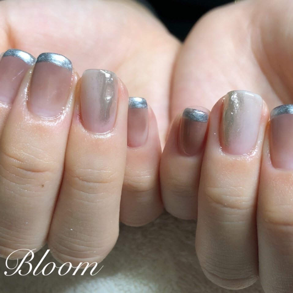 グラデーション ニュアンス グレージュ メタリック ジェル Bloom 87のネイルデザイン No ネイルブック