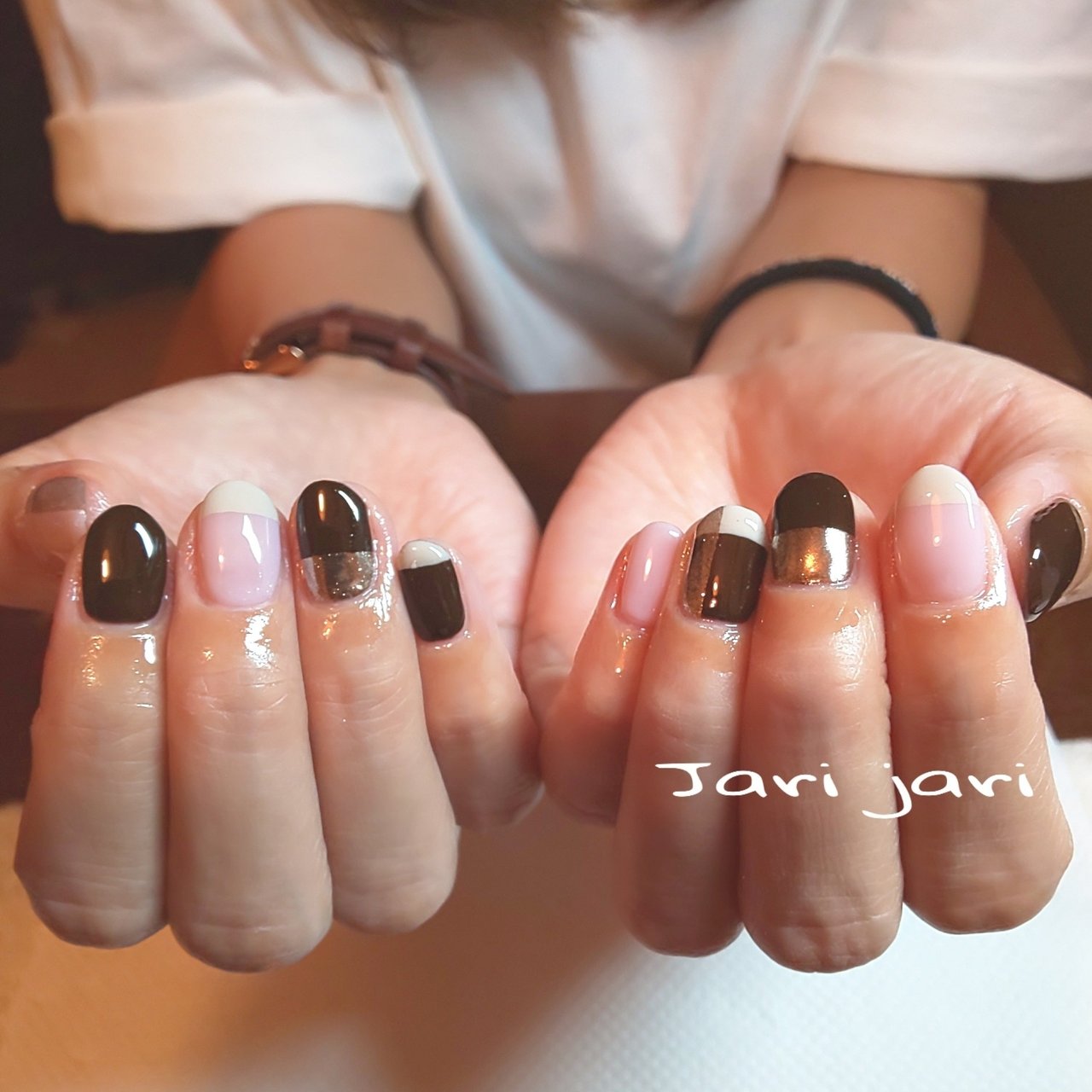 オールシーズン 変形フレンチ ニュアンス ミラー ベージュ Mikiabeのネイルデザイン No ネイルブック