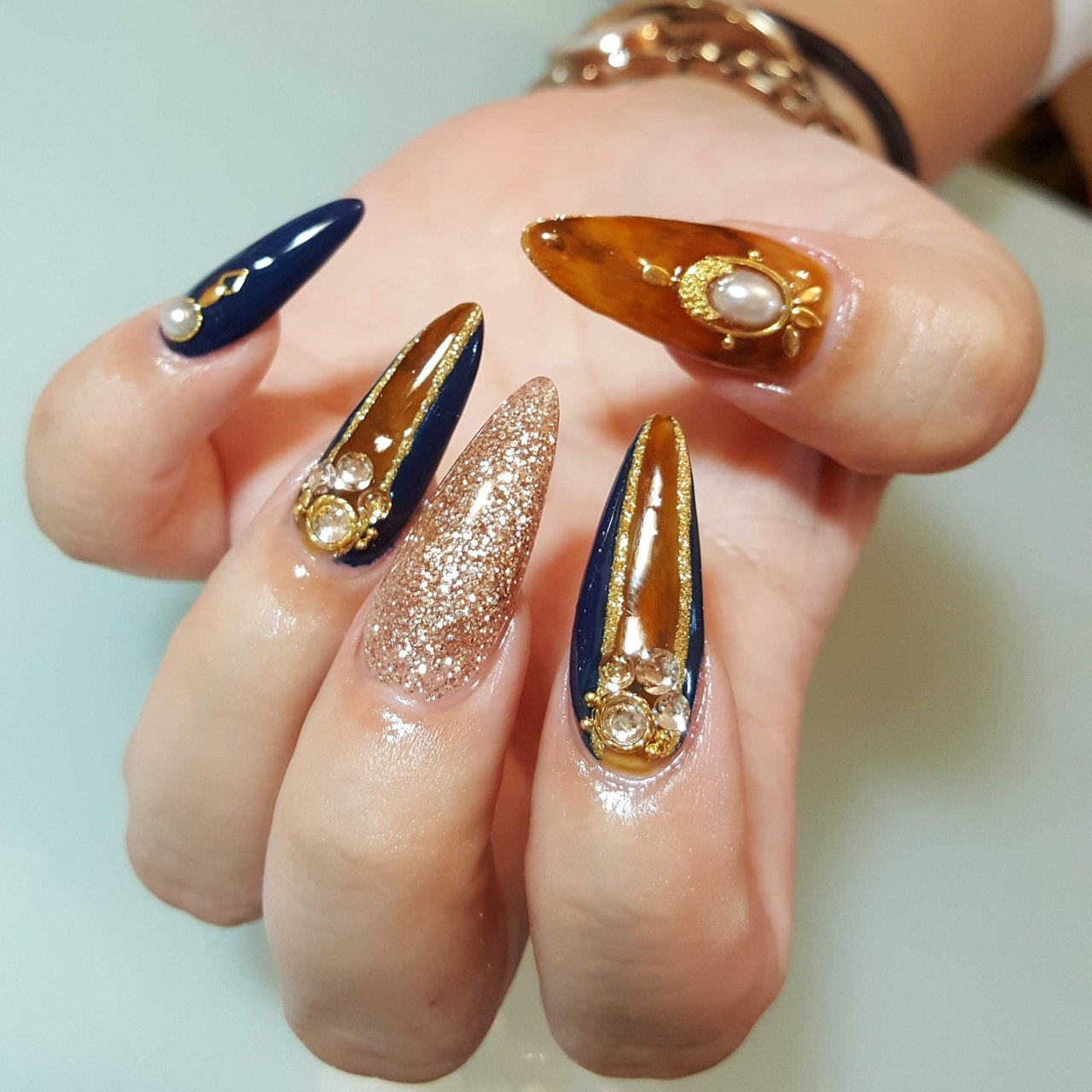 秋 ハンド ビジュー 大理石 ブローチ Lilasnail Ayaのネイルデザイン No 4676208 ネイルブック