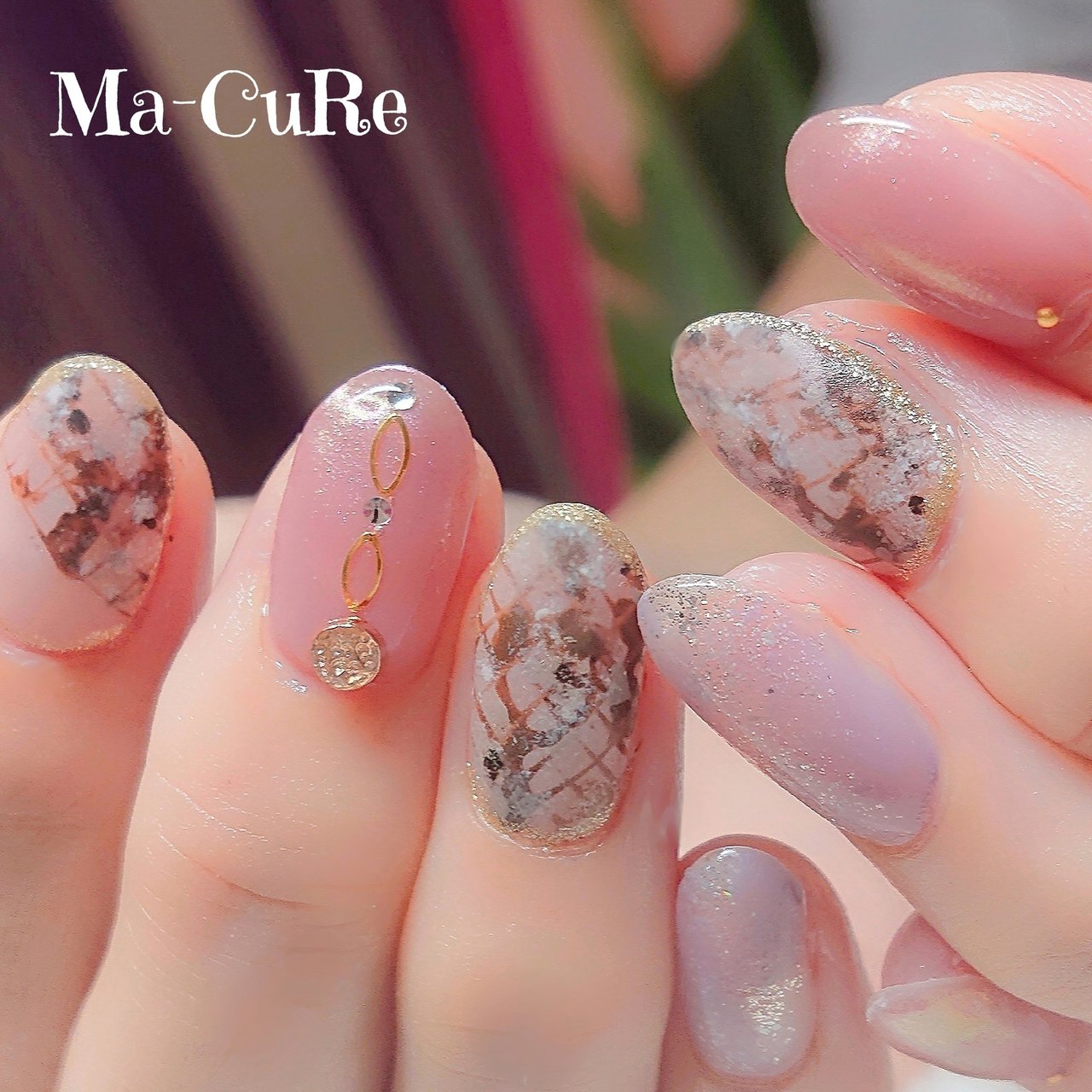 秋 冬 ハンド ラメ アニマル柄 𝑴𝒂 𝑪𝒖𝑹𝒆 ﾏｰｷｭｱ のネイルデザイン No ネイルブック