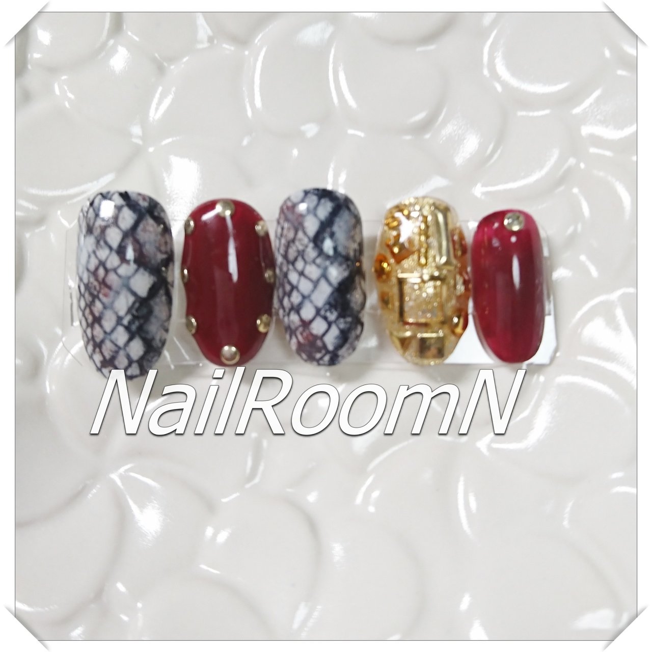 オールシーズン ハンド ワンカラー ビジュー アニマル柄 Nailroomnのネイルデザイン No ネイルブック