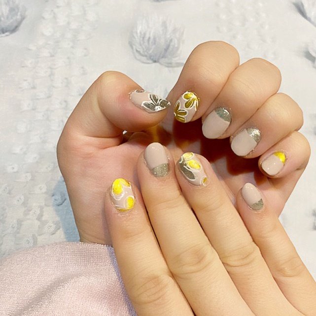 オールシーズン ハンド フレンチ フラワー ショート Jollynailのネイルデザイン No ネイルブック