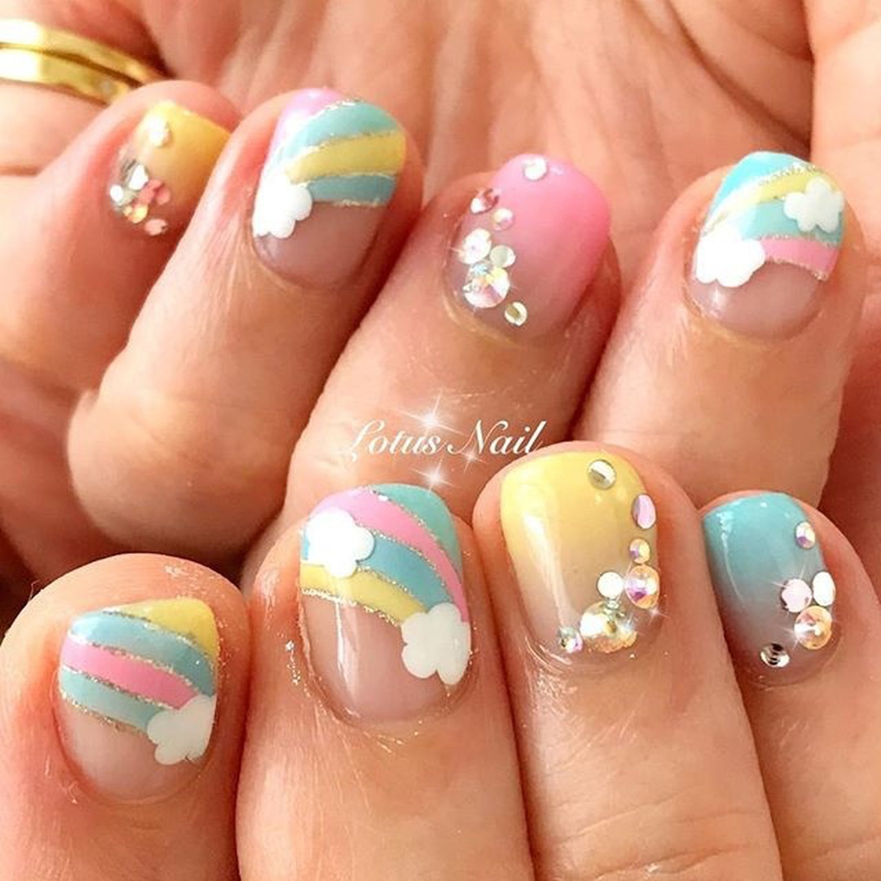 オールシーズン リゾート ハンド 変形フレンチ グラデーション 奈奈のネイルデザイン No ネイルブック