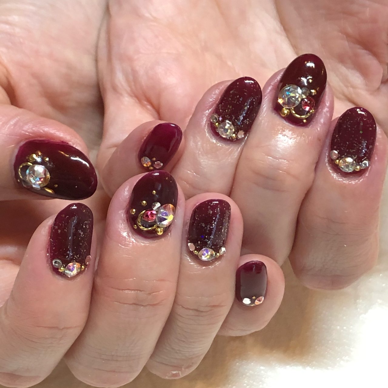 秋 冬 ハンド ビジュー レッド Saori Inoueのネイルデザイン No ネイルブック