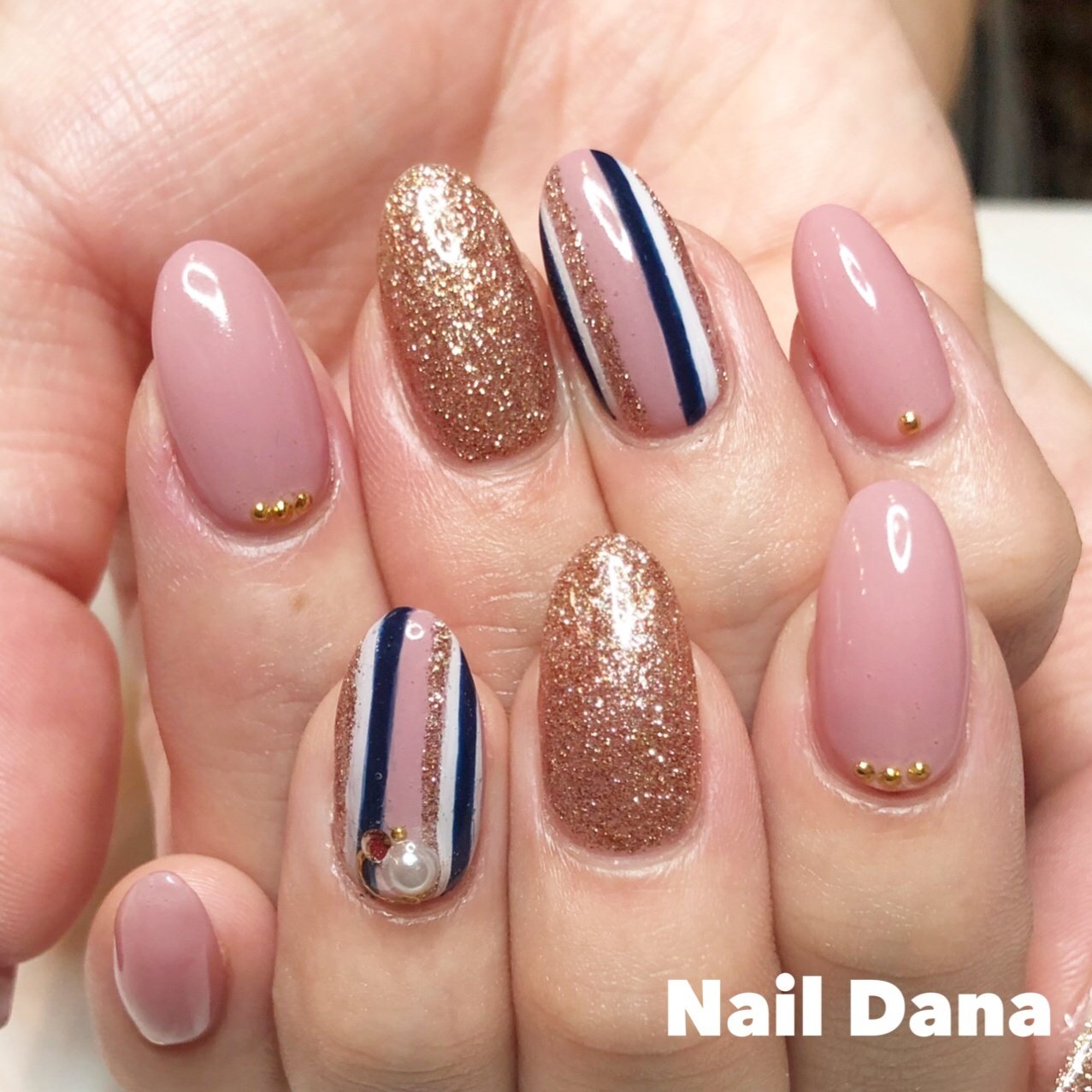 ハンド ラメ パール ストライプ ミディアム Nail Danaのネイル