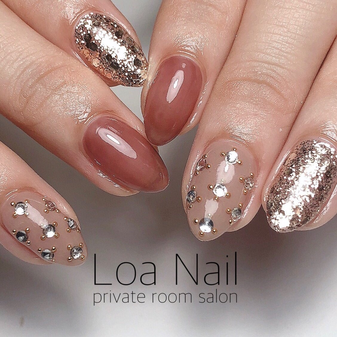 秋 冬 ワンカラー ビジュー ベージュ Loa Nailのネイルデザイン No ネイルブック