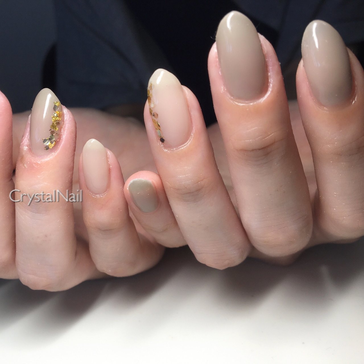 グレージュ グレー Crystal Nailのネイルデザイン No ネイルブック