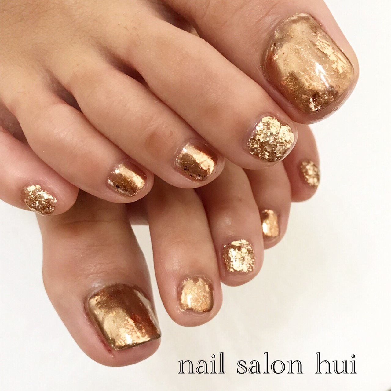 秋 冬 フット ゴールド メタリック Nailsalon Huiのネイルデザイン No ネイルブック