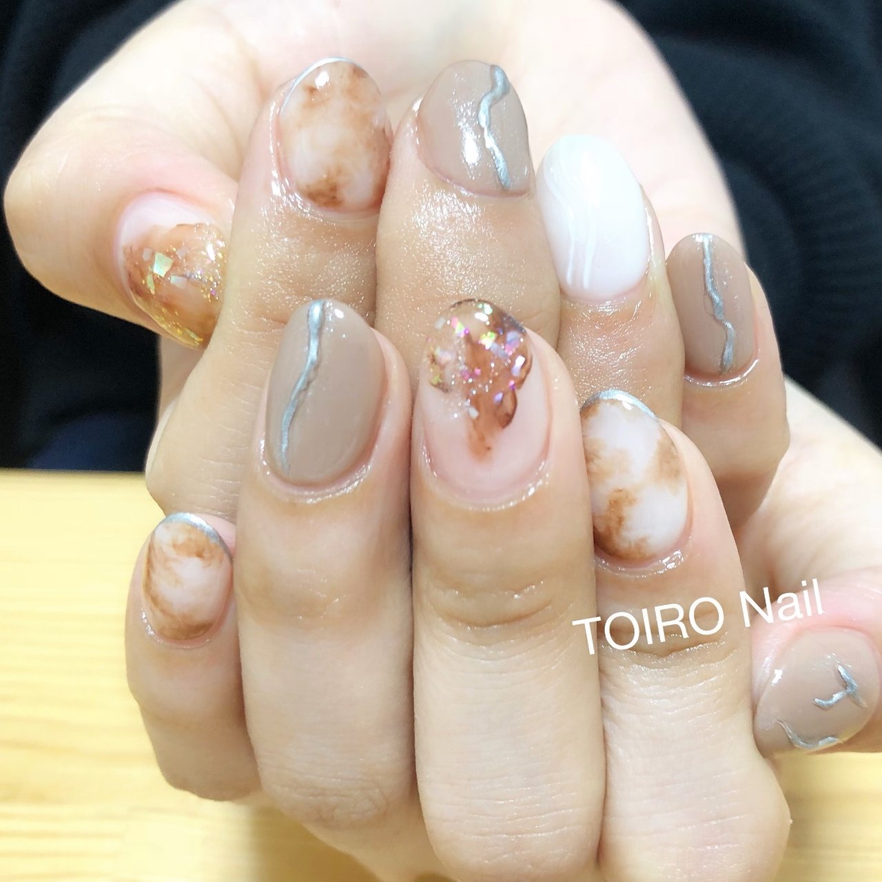 秋 女子会 ハンド ラメ シェル Toiro Nailのネイルデザイン No ネイルブック