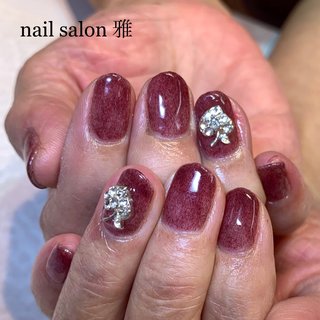 #70代のお客様 年齢をSNSにかいて！と☺️いつまでもお綺麗で💅美意識の高さに憧れます✨いつもありがとうございます😊 #秋ネイル #冬ネイル #ショート #うるつやネイル #ビジューネイル #大人ネイル #大人可愛い #大人可愛いネイル #大人かわいい #大人女子 #大人女子ネイル #女子会 #クリスマス #神戸市 #神戸 #神戸ネイルサロン #神戸ネイルスクール #三宮 #三宮ネイルサロン #秋 #冬 #オールシーズン #デート #ハンド #シンプル #ビジュー #ワンカラー #ニュアンス #レトロ #ミディアム #レッド #ボルドー #ブラウン #ジェルネイル #お客様 #nail salon & school 雅 #ネイルブック