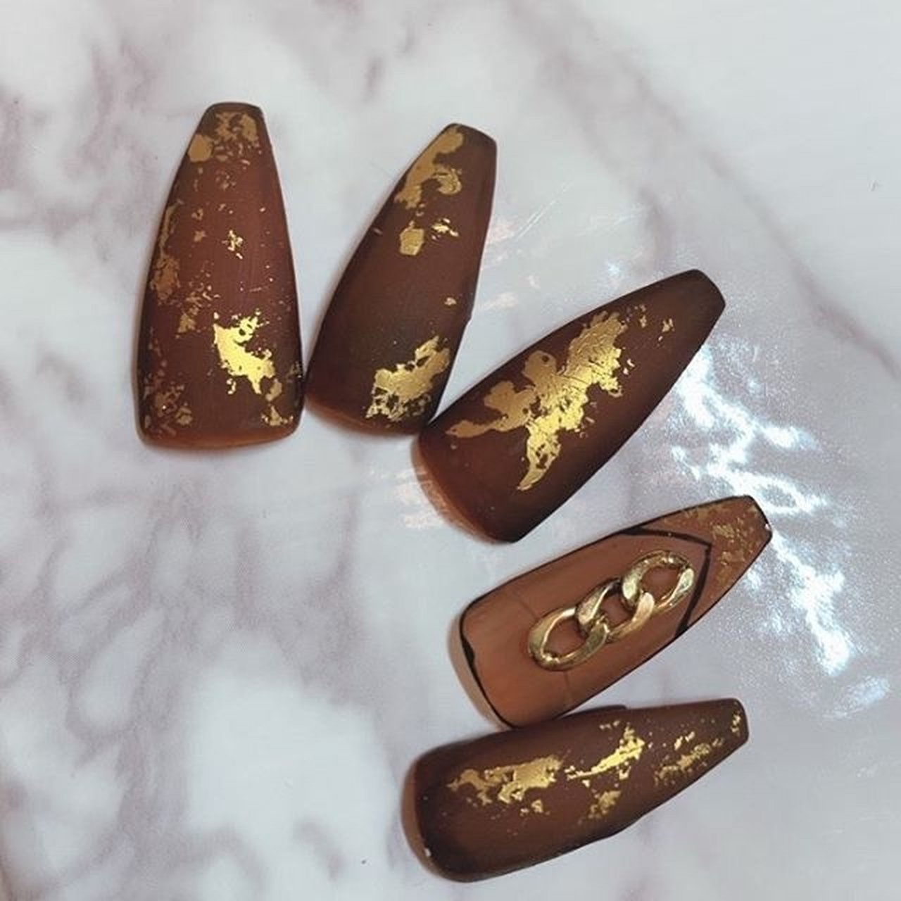 ハンド チェーン マット ブラウン ネイルチップ 美爪表現家 Kirari のネイルデザイン No ネイルブック