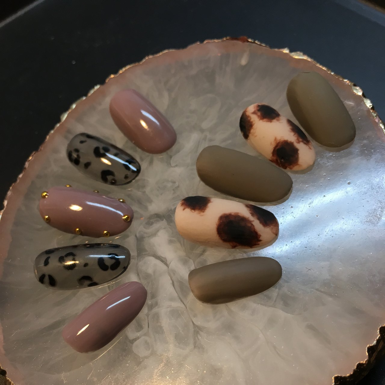 オールシーズン アニマル柄 シースルー ベージュ ブラック Ayaのネイルデザイン No ネイルブック