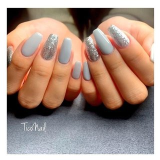 グレーとシルバーネイルのネイルデザイン ネイルブック